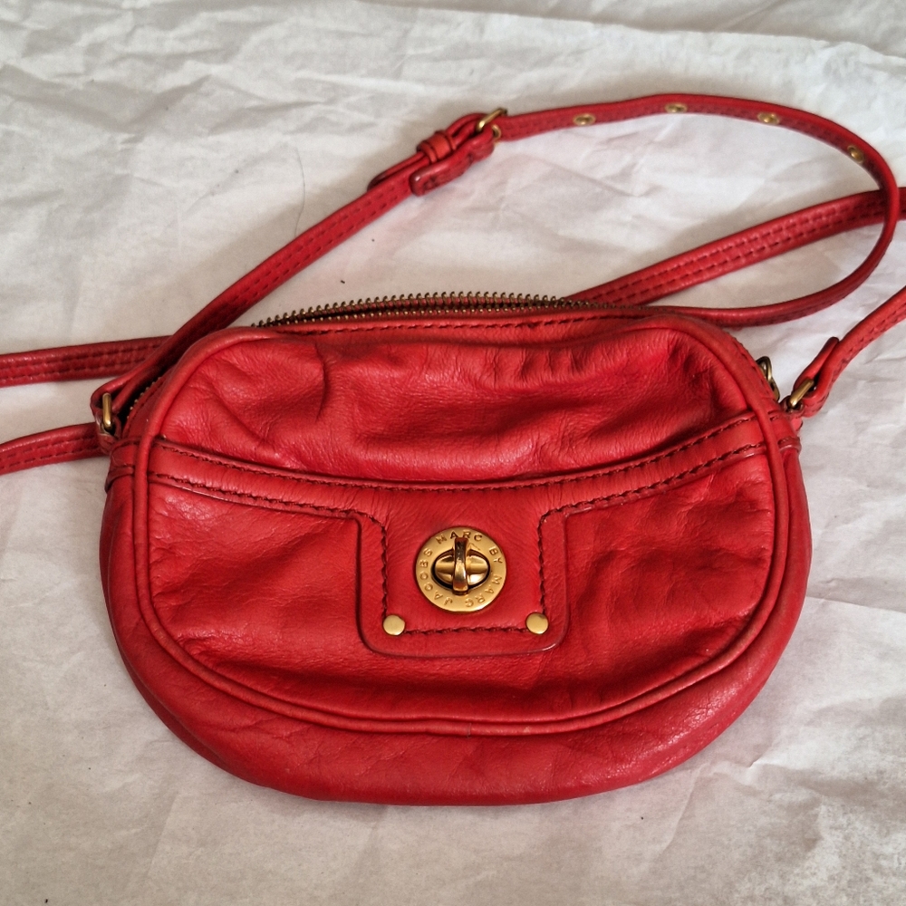 Marc Jacob crossbody In burnt orange eather and gold hardware